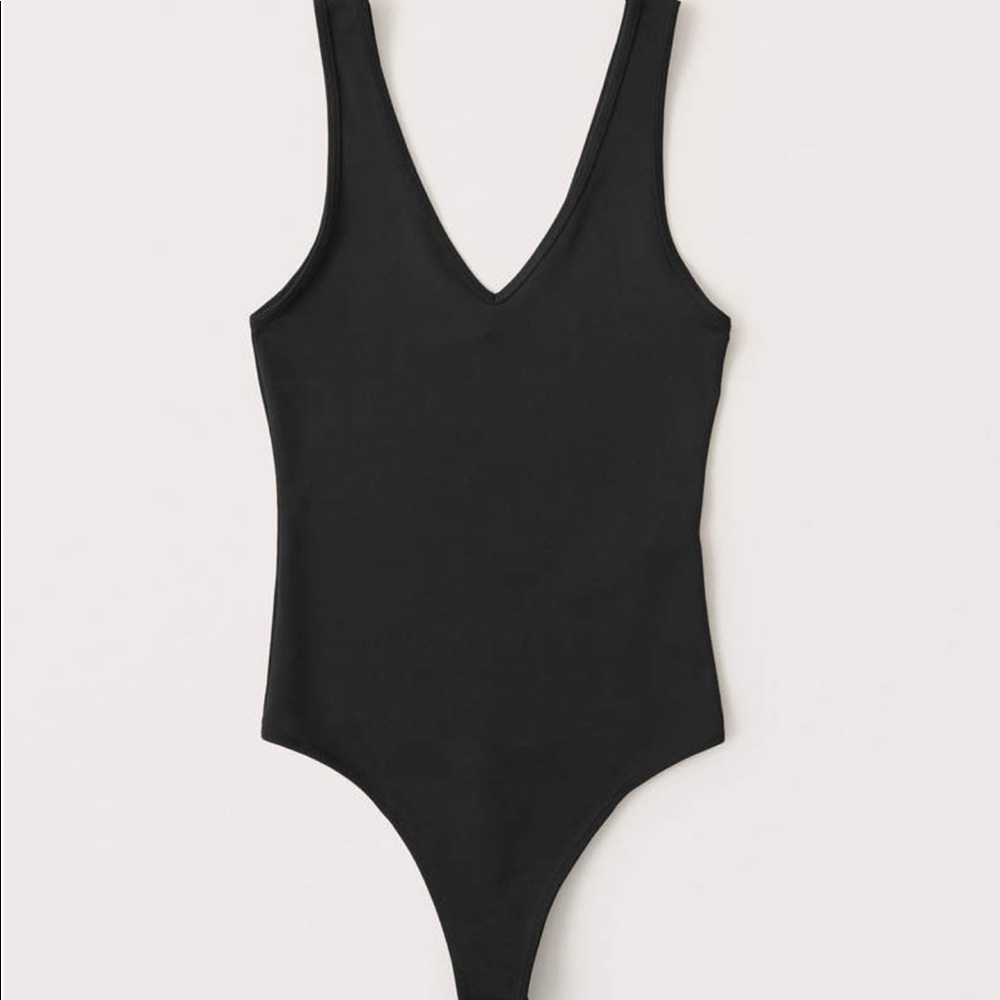 Seamless V neck black bodysuit